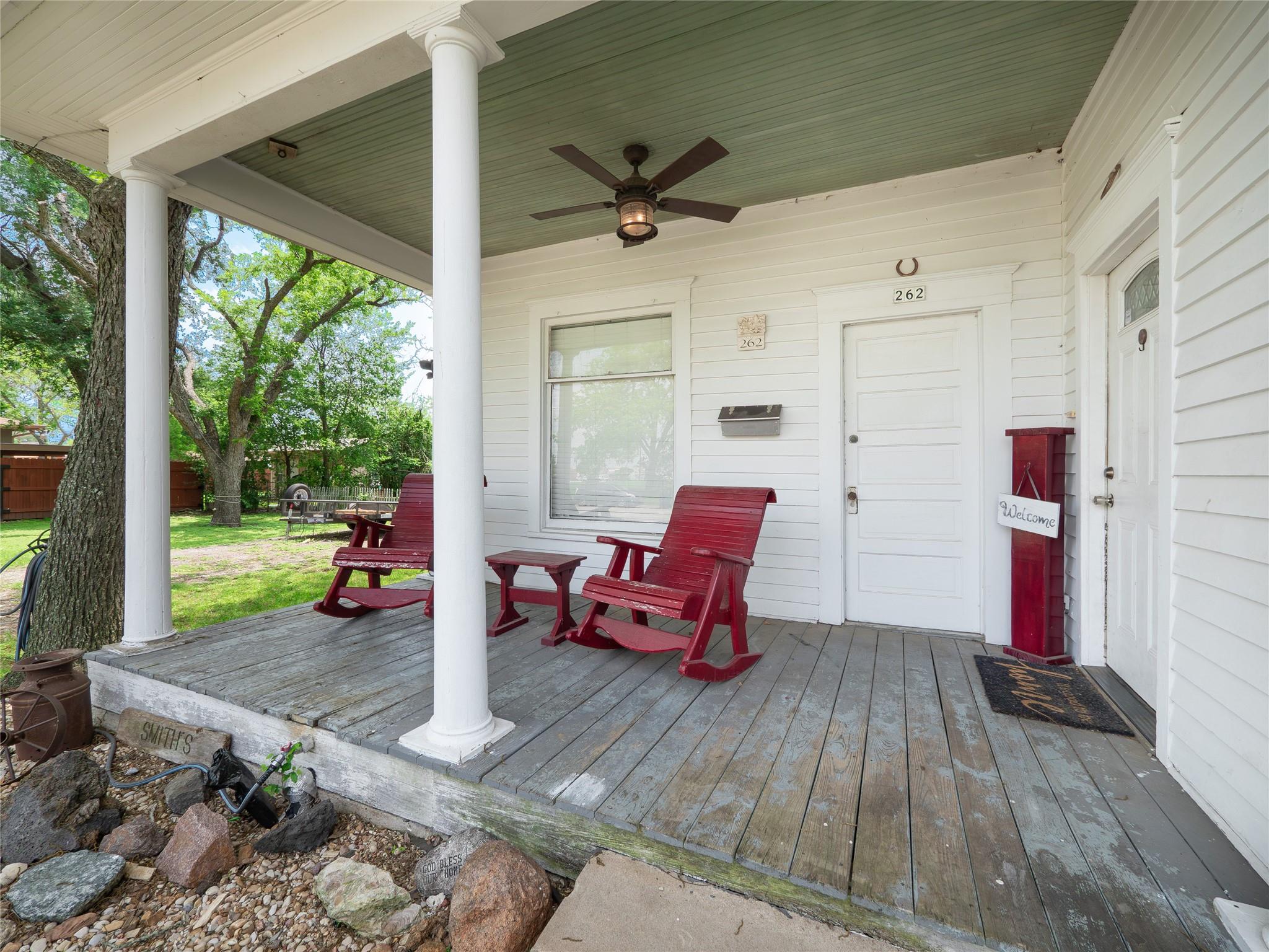 262 W Richmond St, Giddings, TX 78942