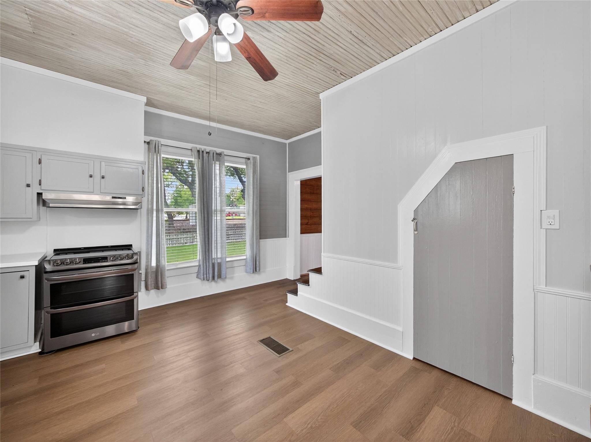 262 W Richmond St, Giddings, TX 78942