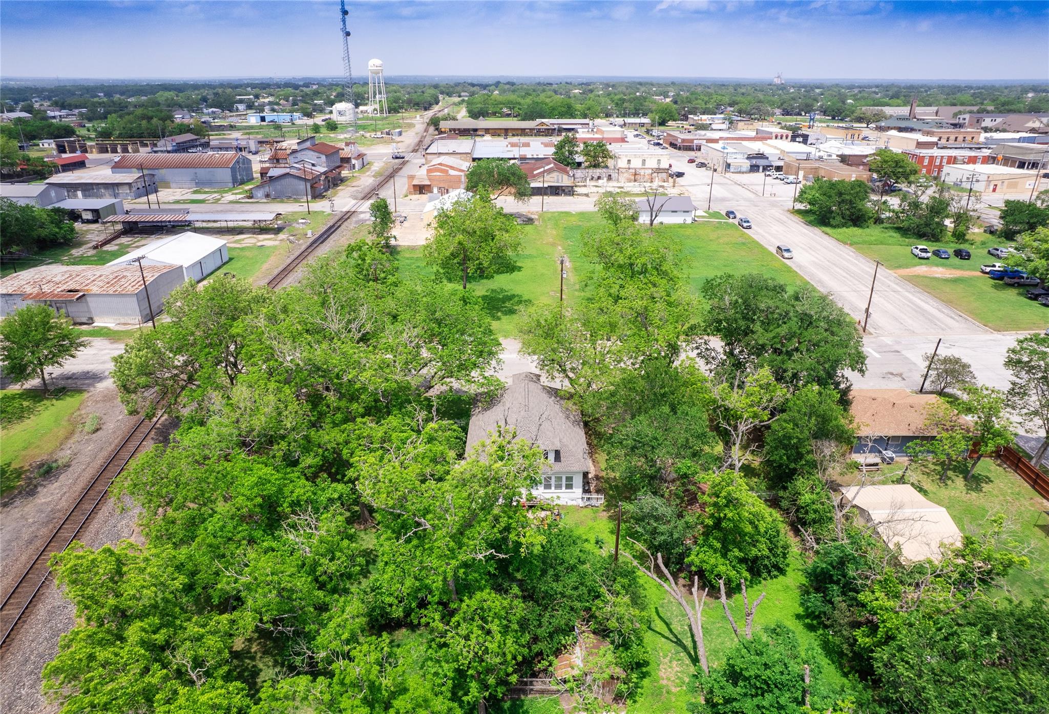 262 W Richmond St, Giddings, TX 78942