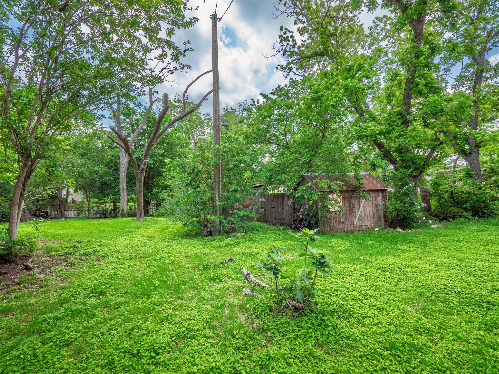 262 W Richmond St, Giddings, TX 78942