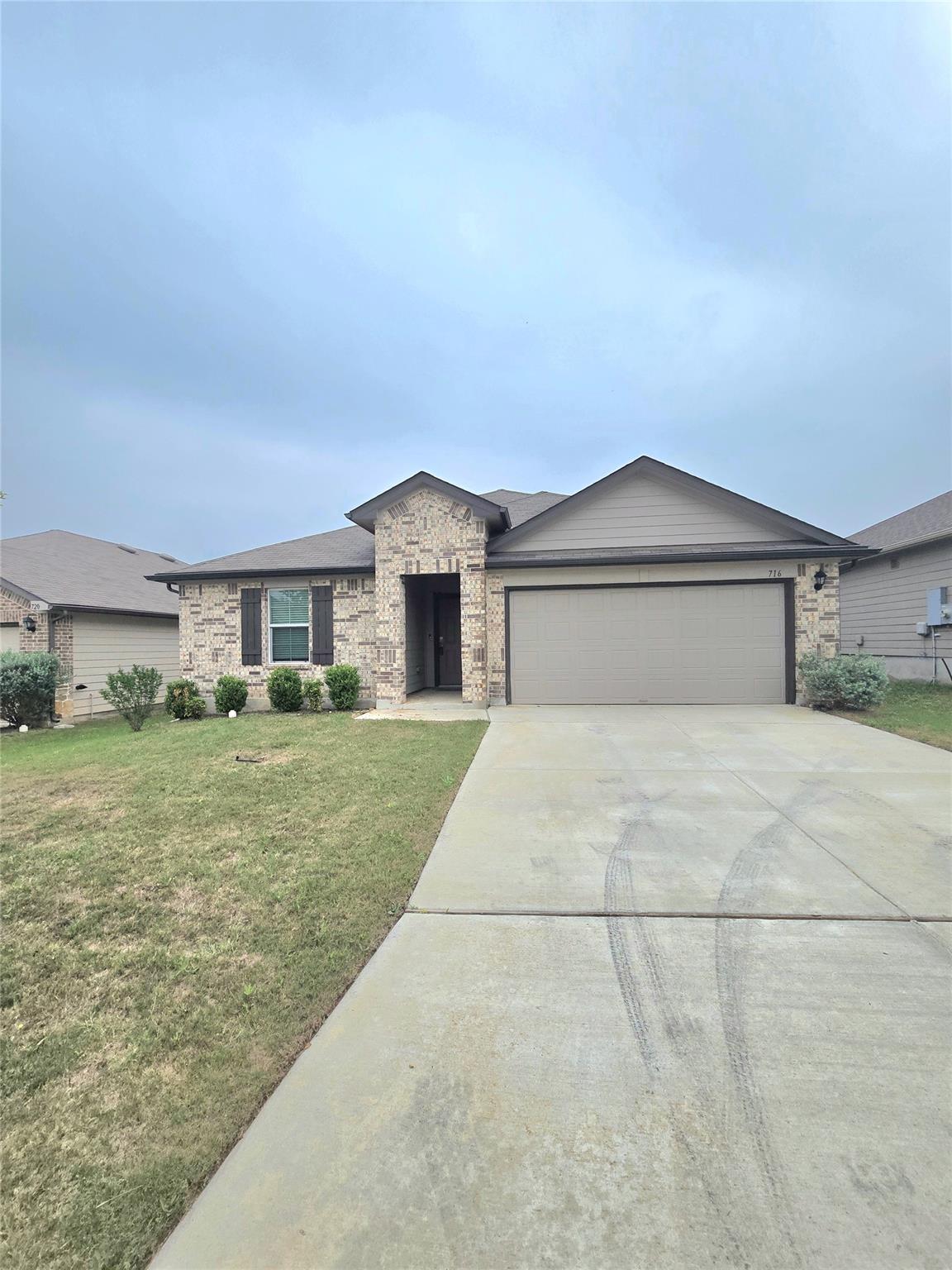 716 Monarch Dr, Seguin, TX 78155