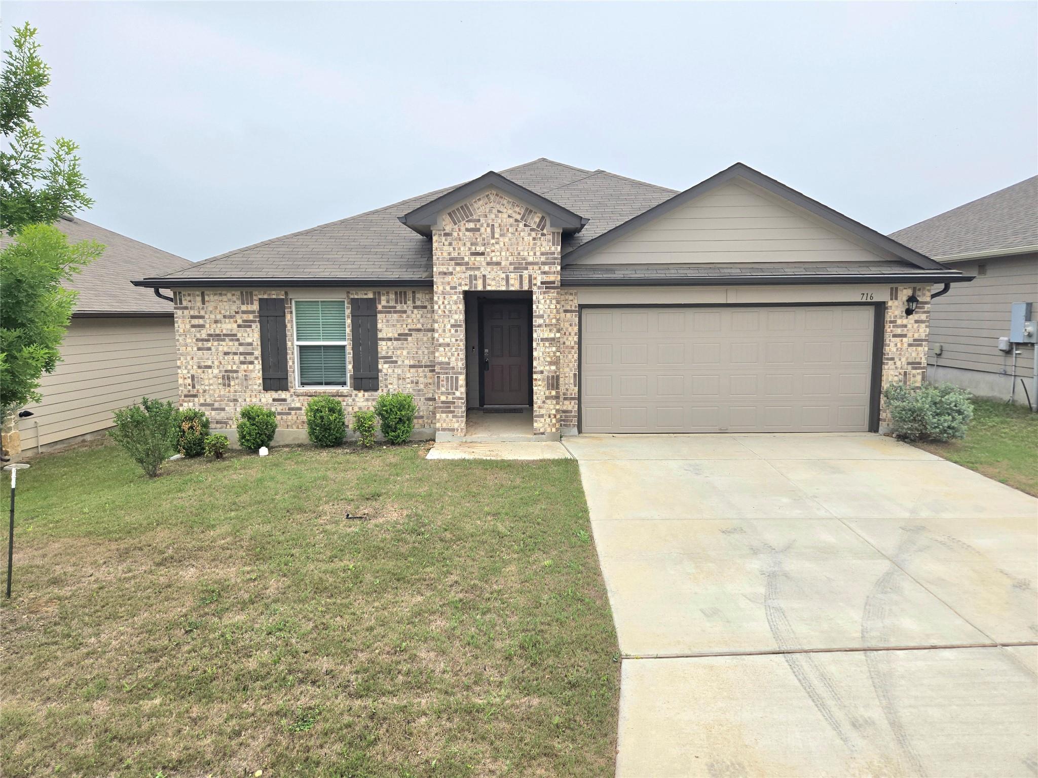716 Monarch Dr, Seguin, TX 78155