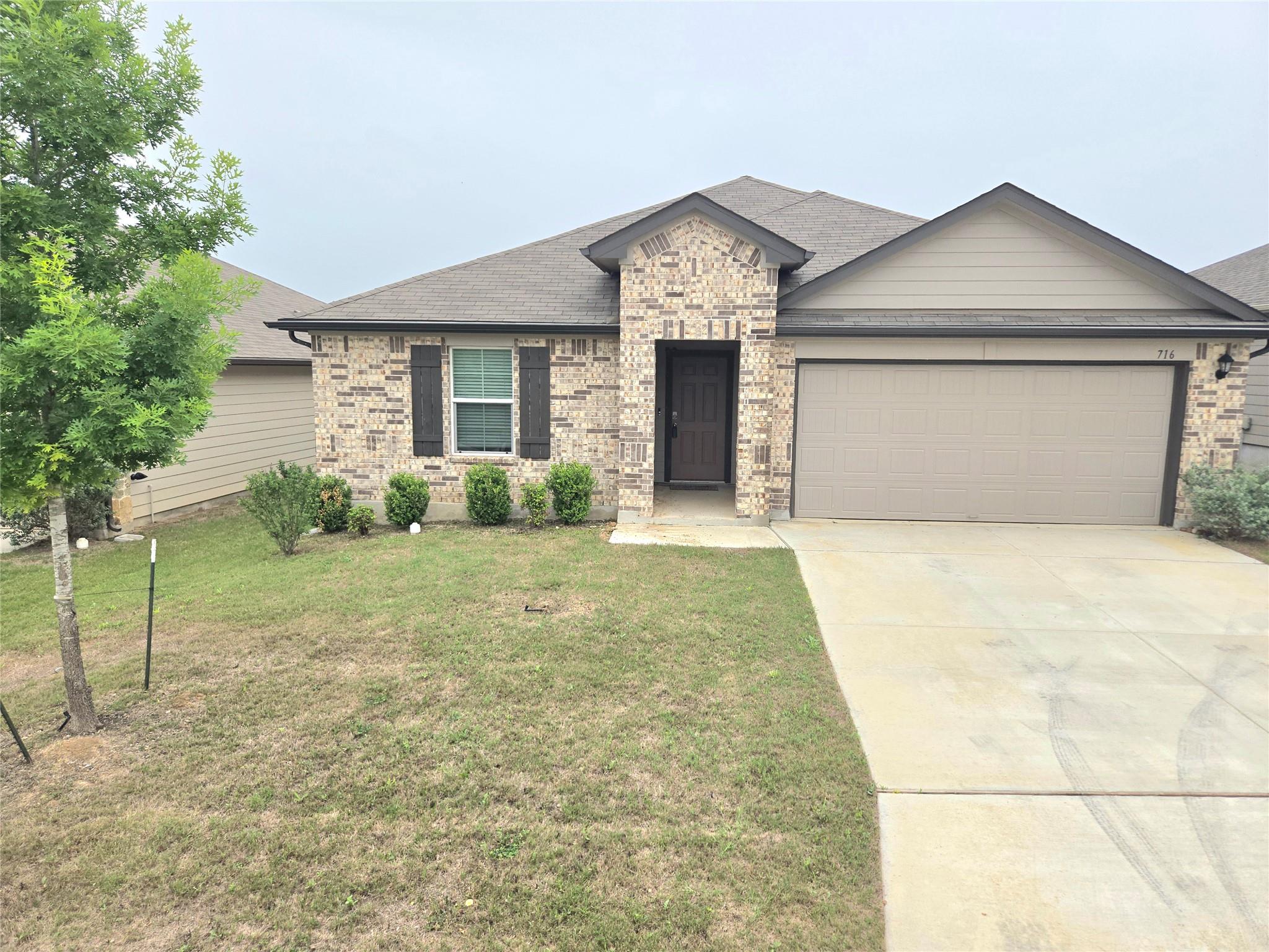 716 Monarch Dr, Seguin, TX 78155