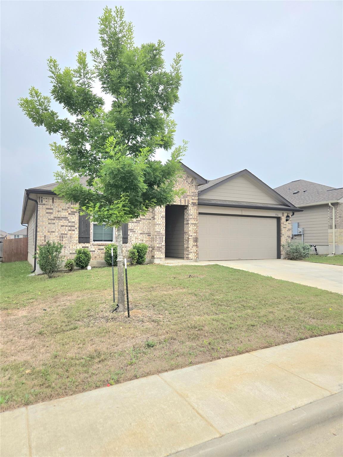 716 Monarch Dr, Seguin, TX 78155