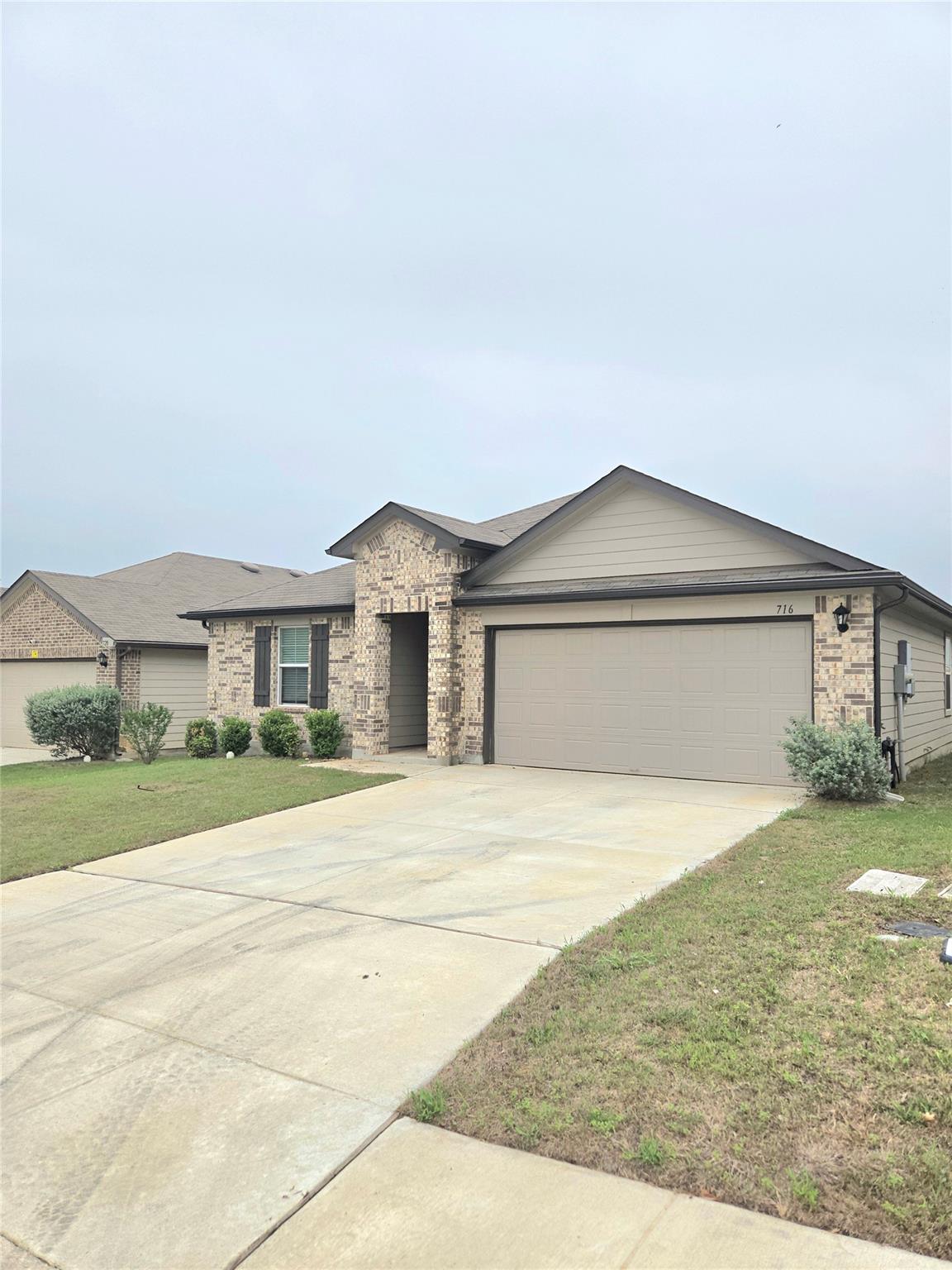 716 Monarch Dr, Seguin, TX 78155