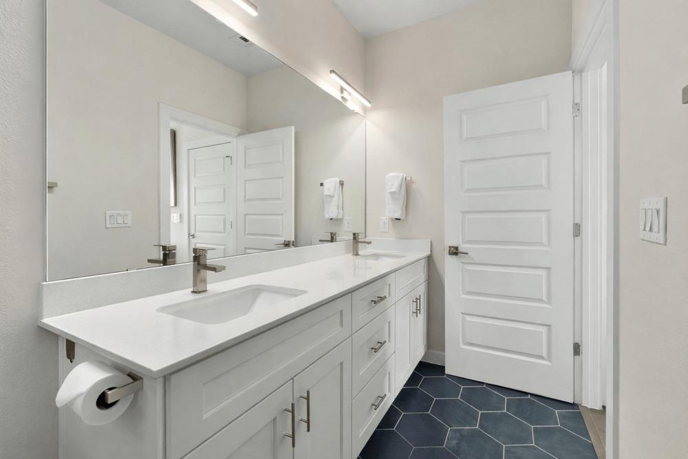 913 Valdez St # A & B, Austin, TX 78741