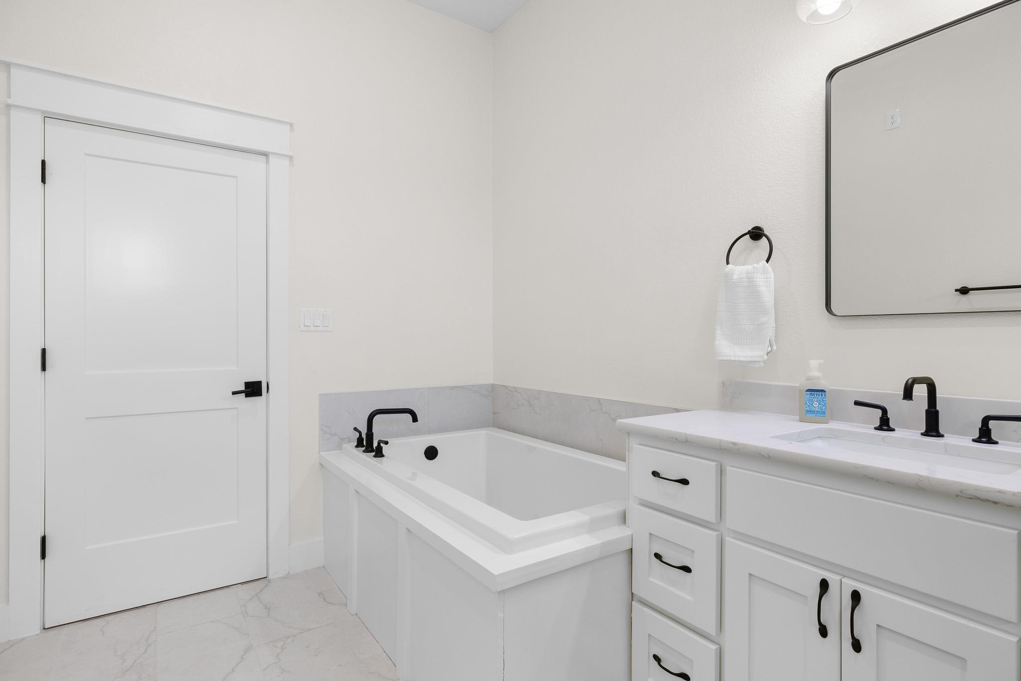 1371 Private Road 2051 Pr, Giddings, TX 78942