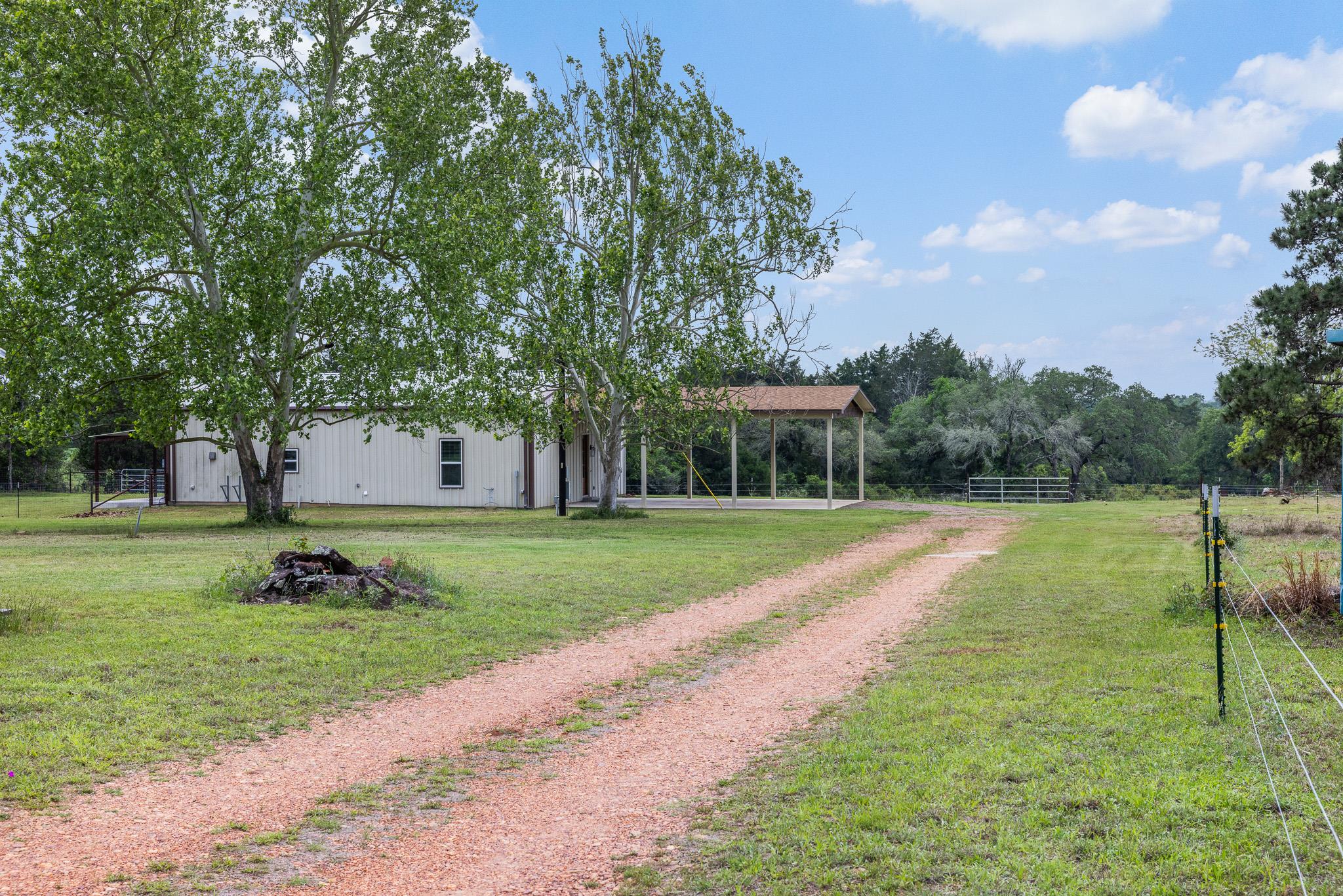 1371 Private Road 2051 Pr, Giddings, TX 78942