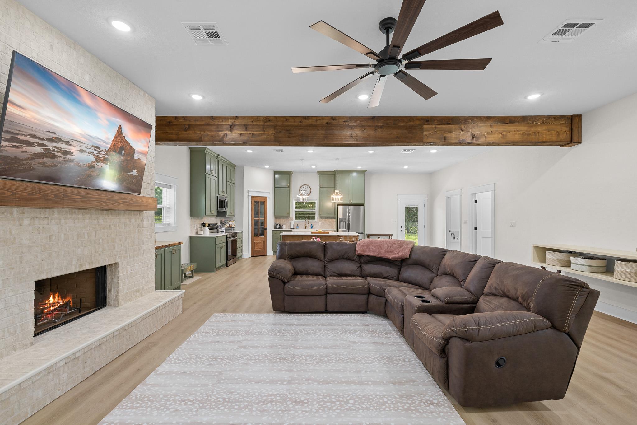 1371 Private Road 2051 Pr, Giddings, TX 78942