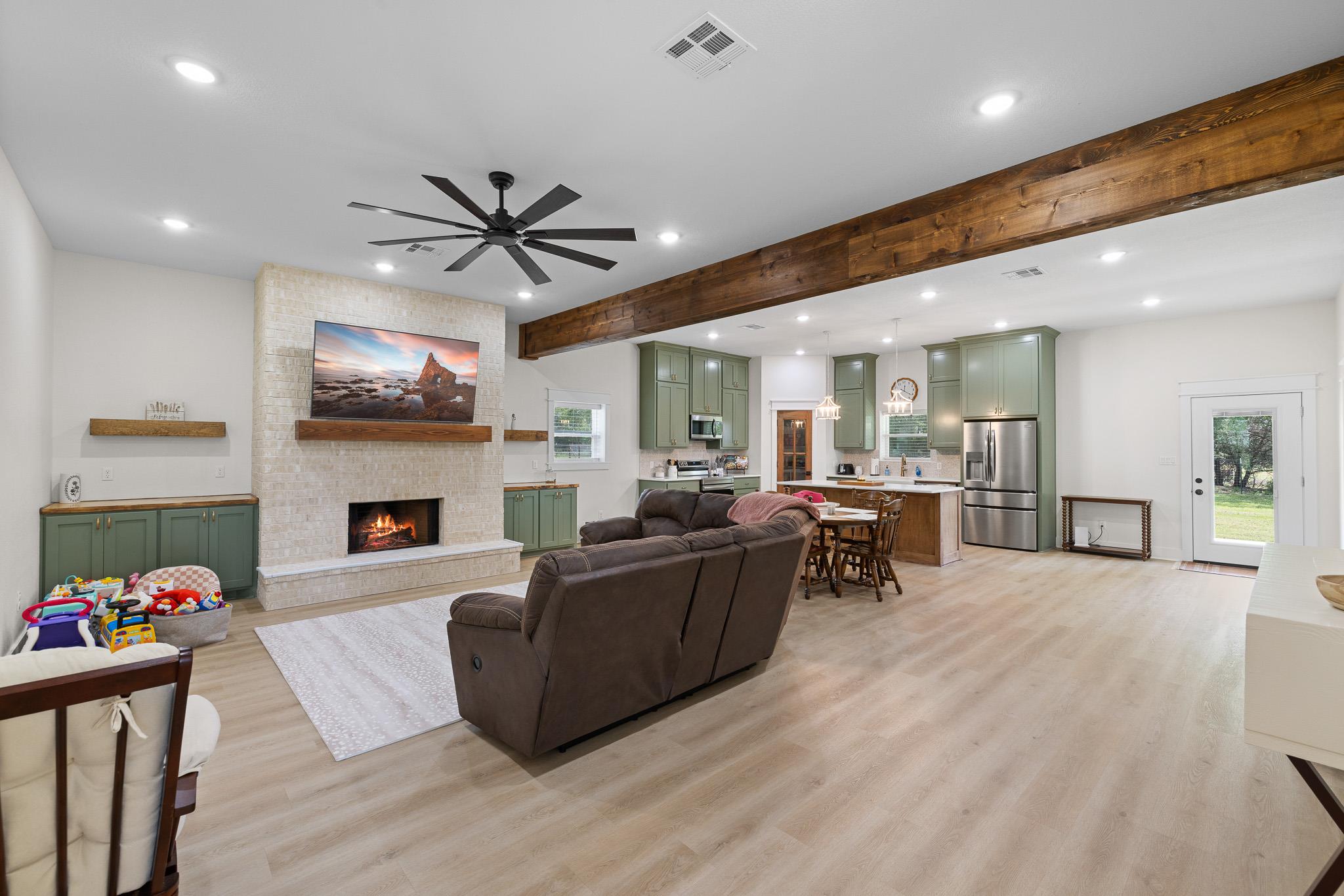 1371 Private Road 2051 Pr, Giddings, TX 78942