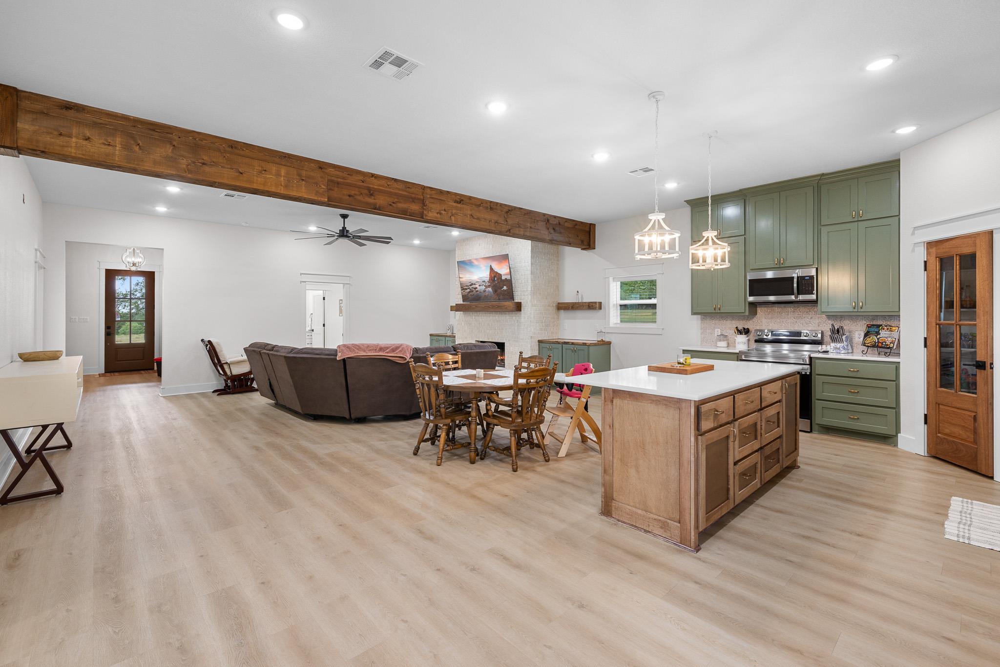 1371 Private Road 2051 Pr, Giddings, TX 78942