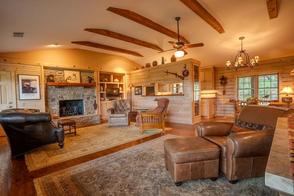 107 CEDAR SPRINGS Dr, Wimberley, TX 78676