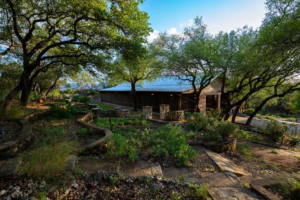 107 CEDAR SPRINGS Dr, Wimberley, TX 78676