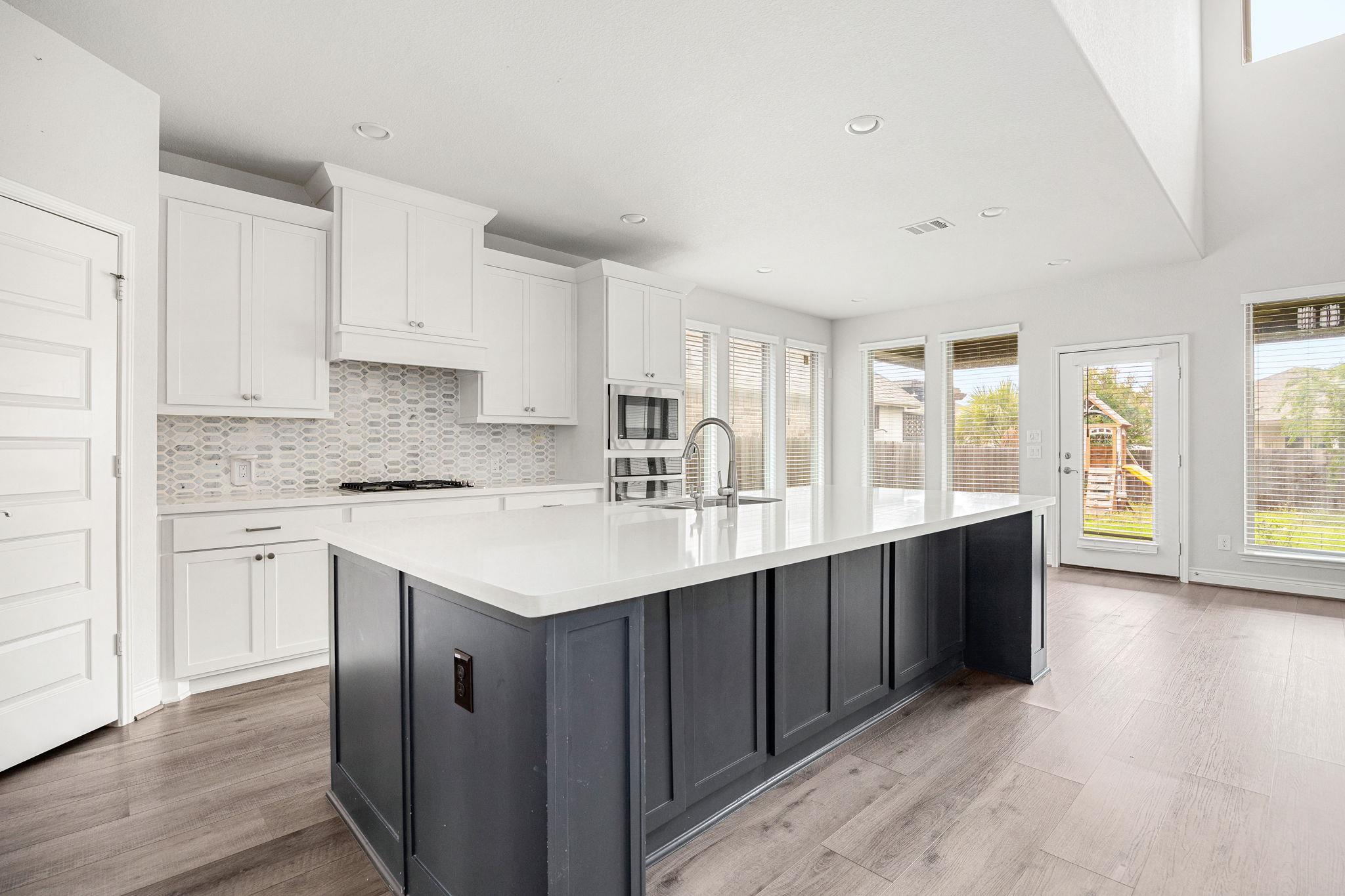 309 Avendita Ln, Liberty Hill, TX 78642