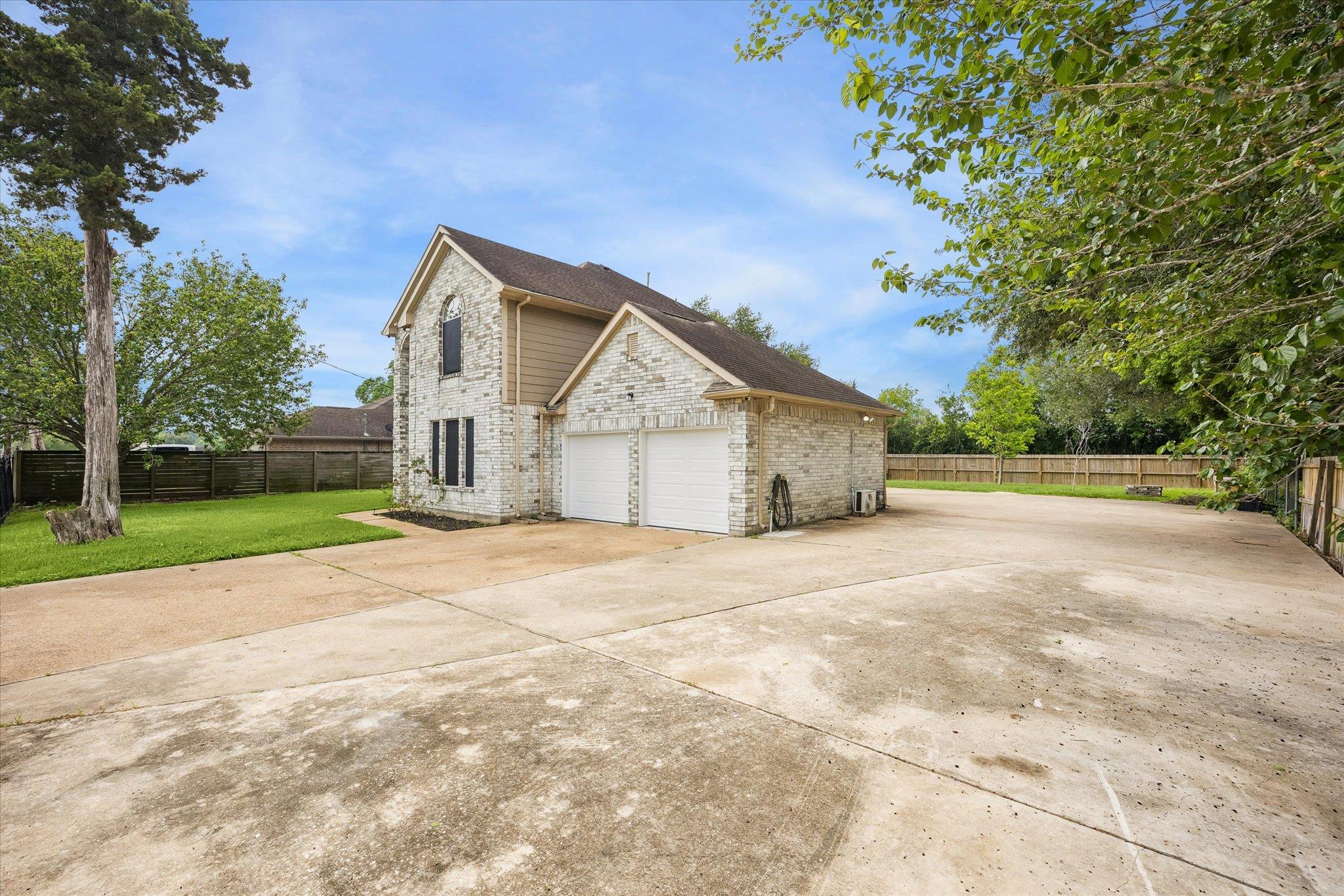 10502 Ballantine St, Houston, TX 77075