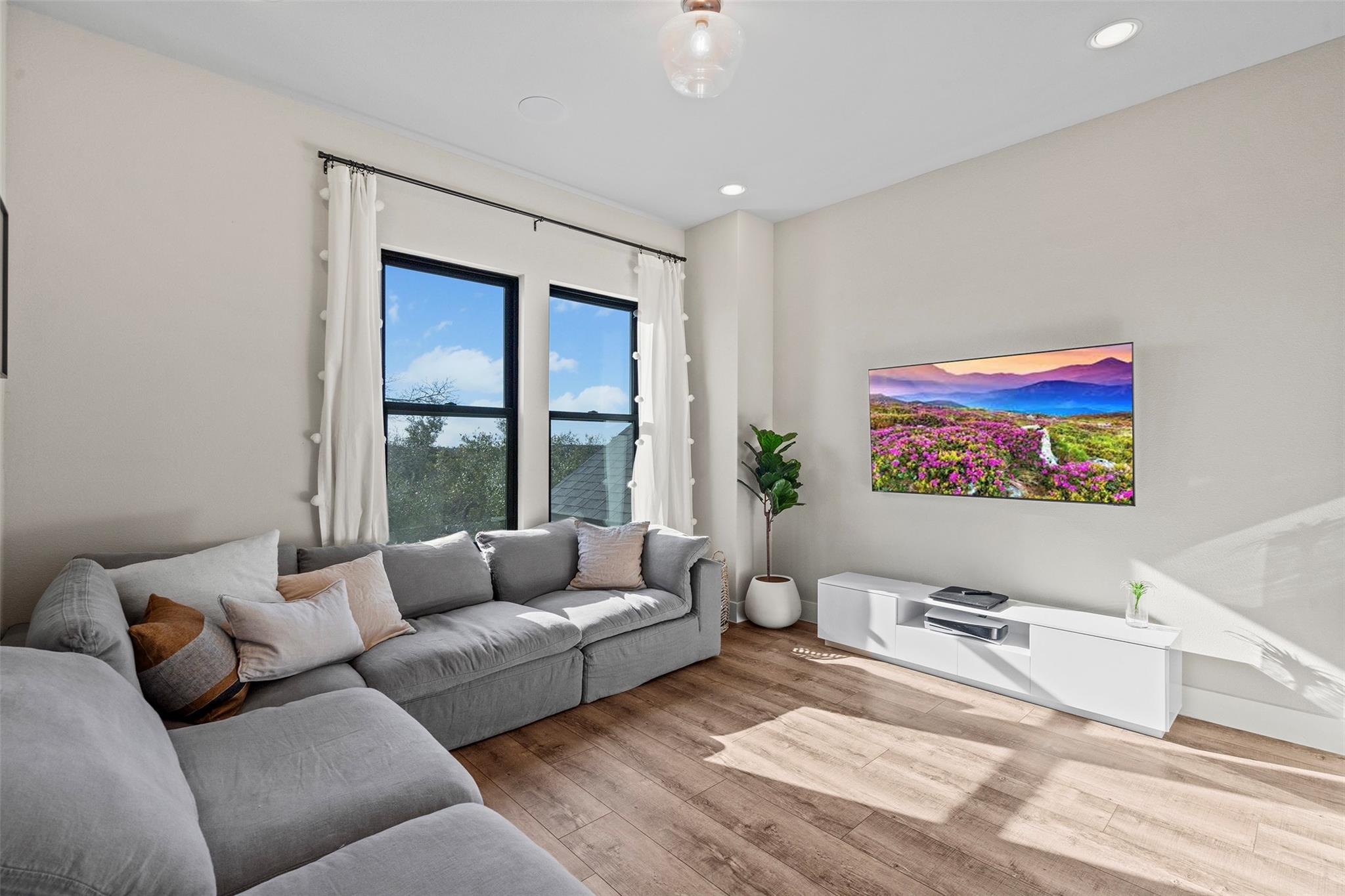 316 Stockman Dr, Dripping Springs, TX 78620