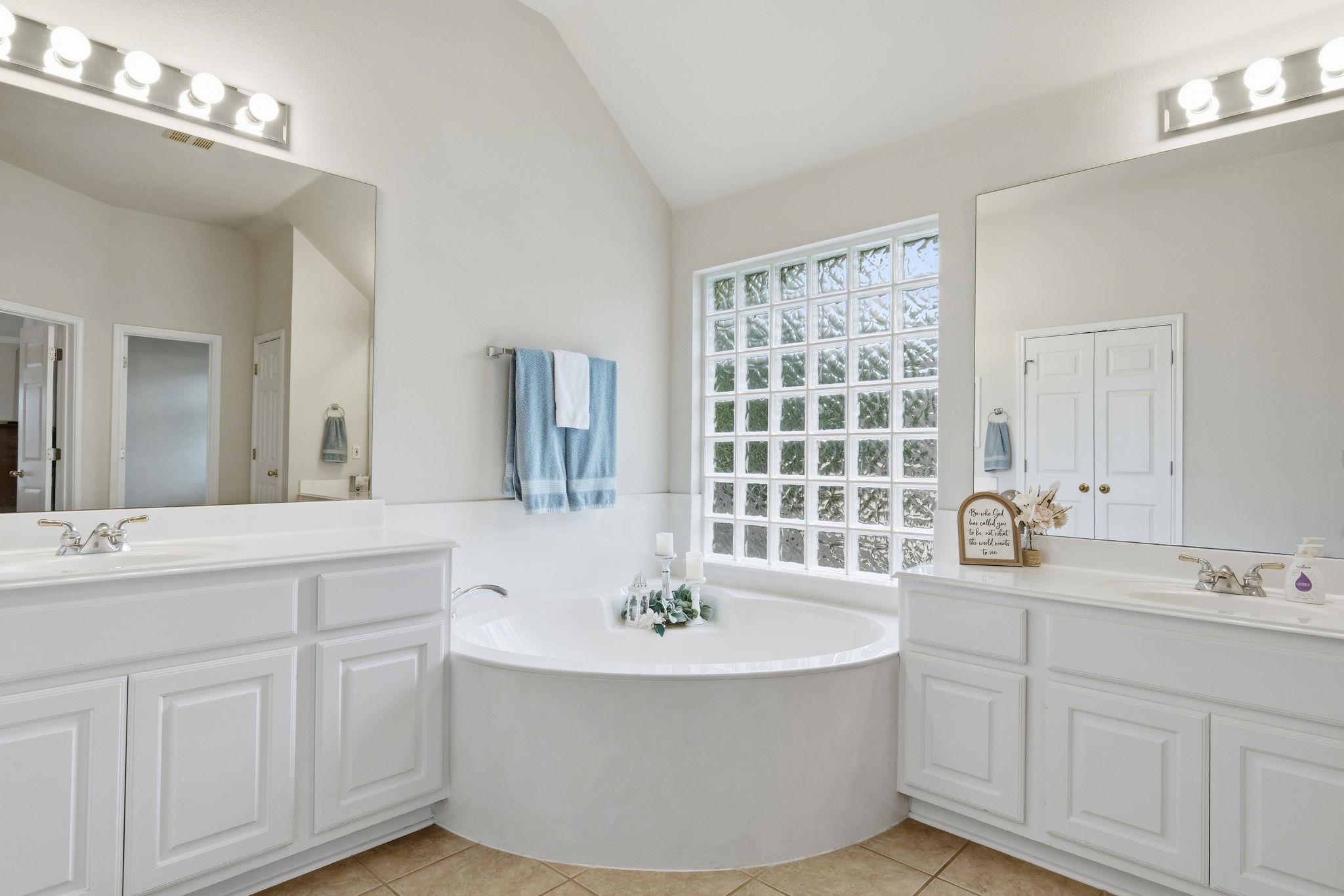 2701 Michelle Lynne Cv, Round Rock, TX 78681