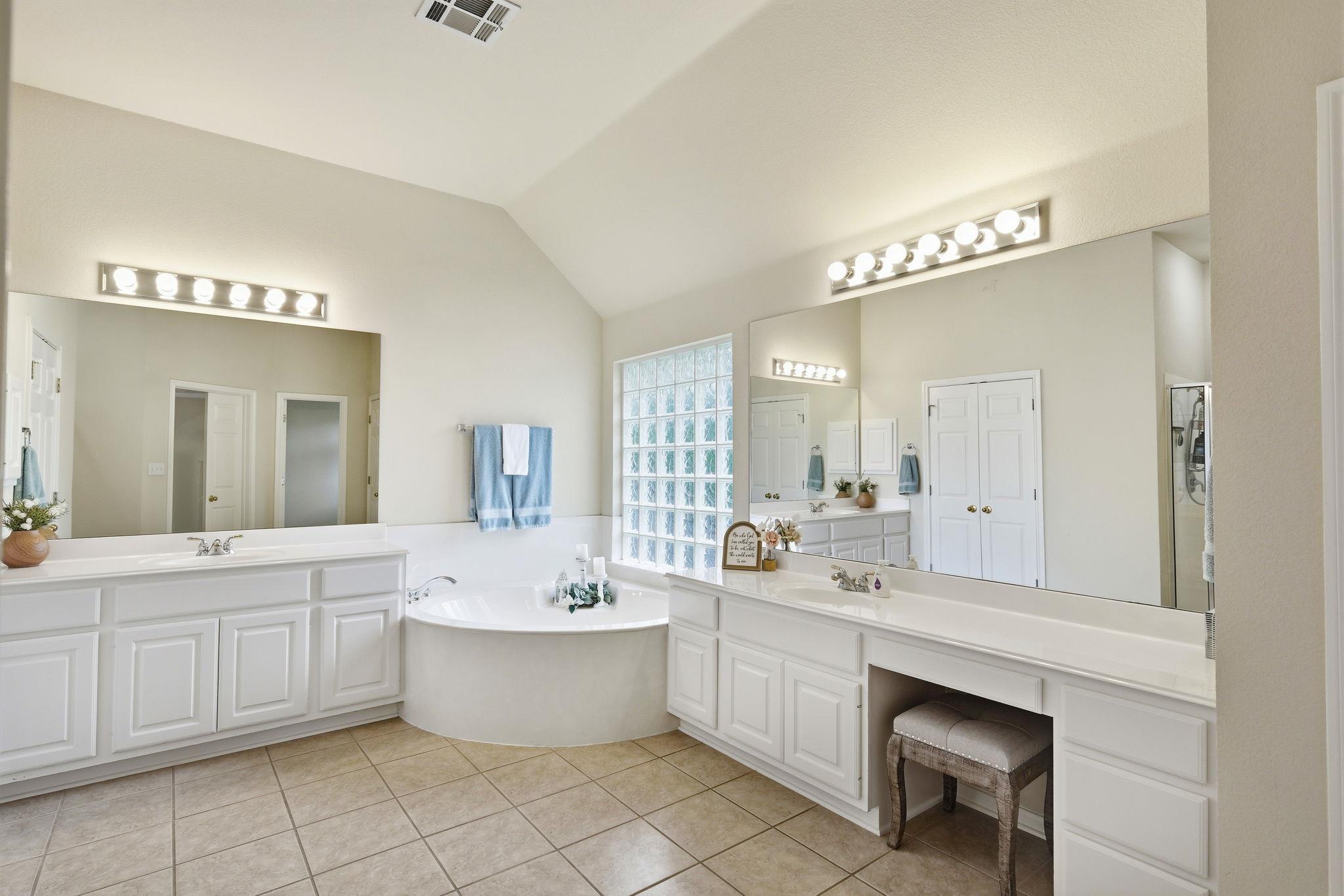 2701 Michelle Lynne Cv, Round Rock, TX 78681