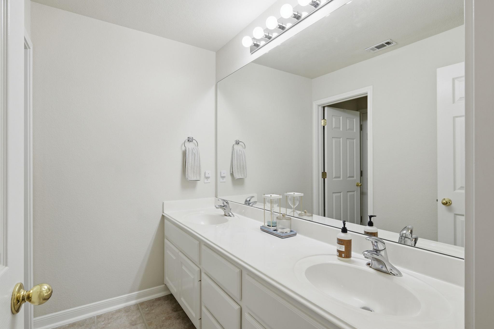 2701 Michelle Lynne Cv, Round Rock, TX 78681