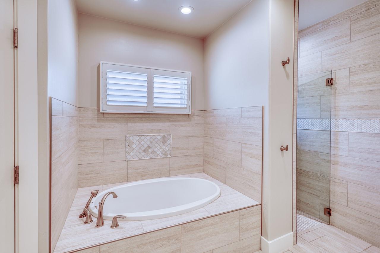 701 Indian Paint Trl, Horseshoe Bay, TX 78657