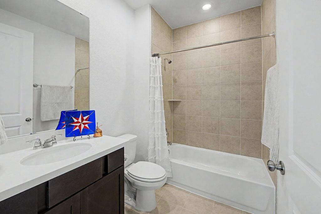 247 Carolina Jasmine Dr, San Marcos, TX 78666