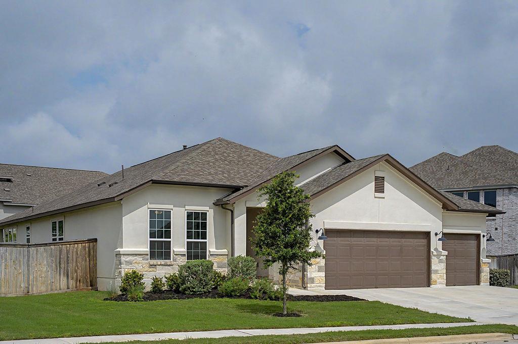 247 Carolina Jasmine Dr, San Marcos, TX 78666