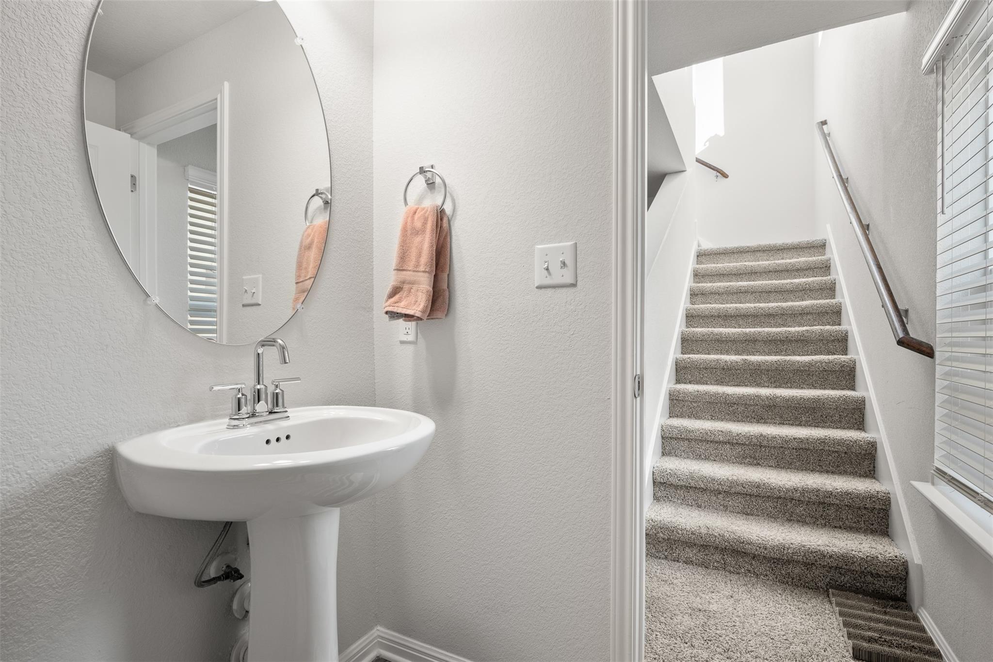 958 Lone Peak Way, Dripping Springs, TX 78620