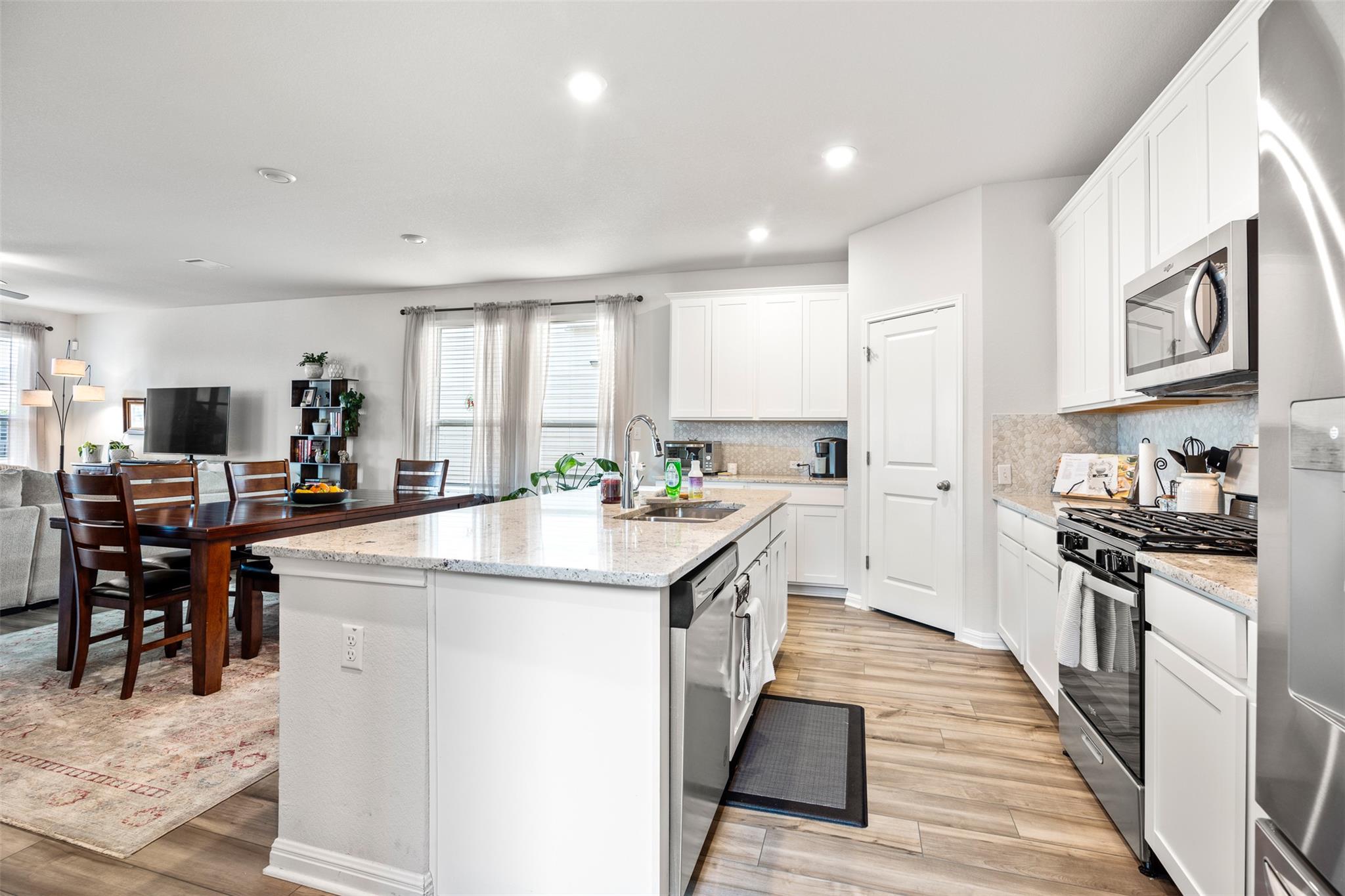 958 Lone Peak Way, Dripping Springs, TX 78620