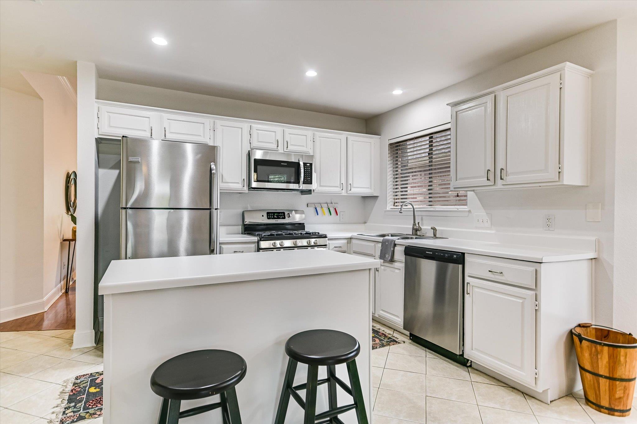 4811 Alta Loma Dr, Austin, TX 78749