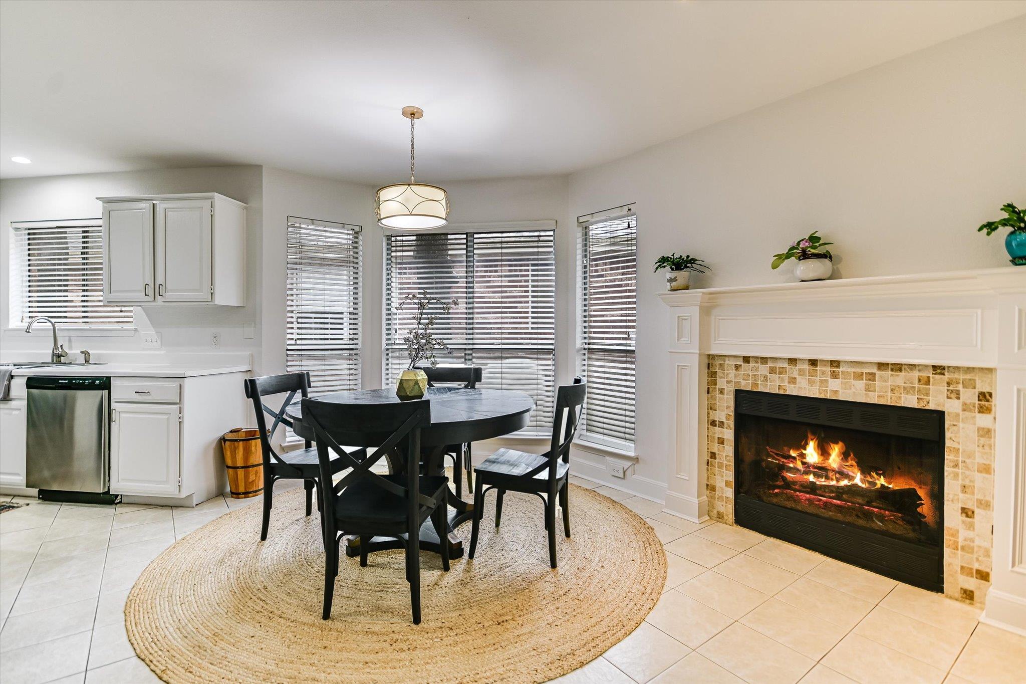 4811 Alta Loma Dr, Austin, TX 78749