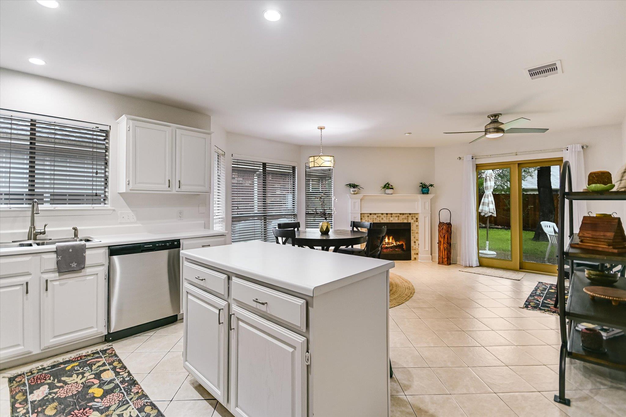 4811 Alta Loma Dr, Austin, TX 78749
