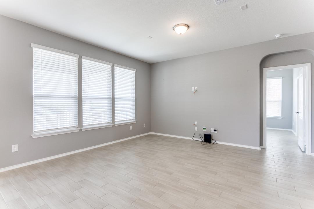 1100 Desaix Dr, Georgetown, TX 78628