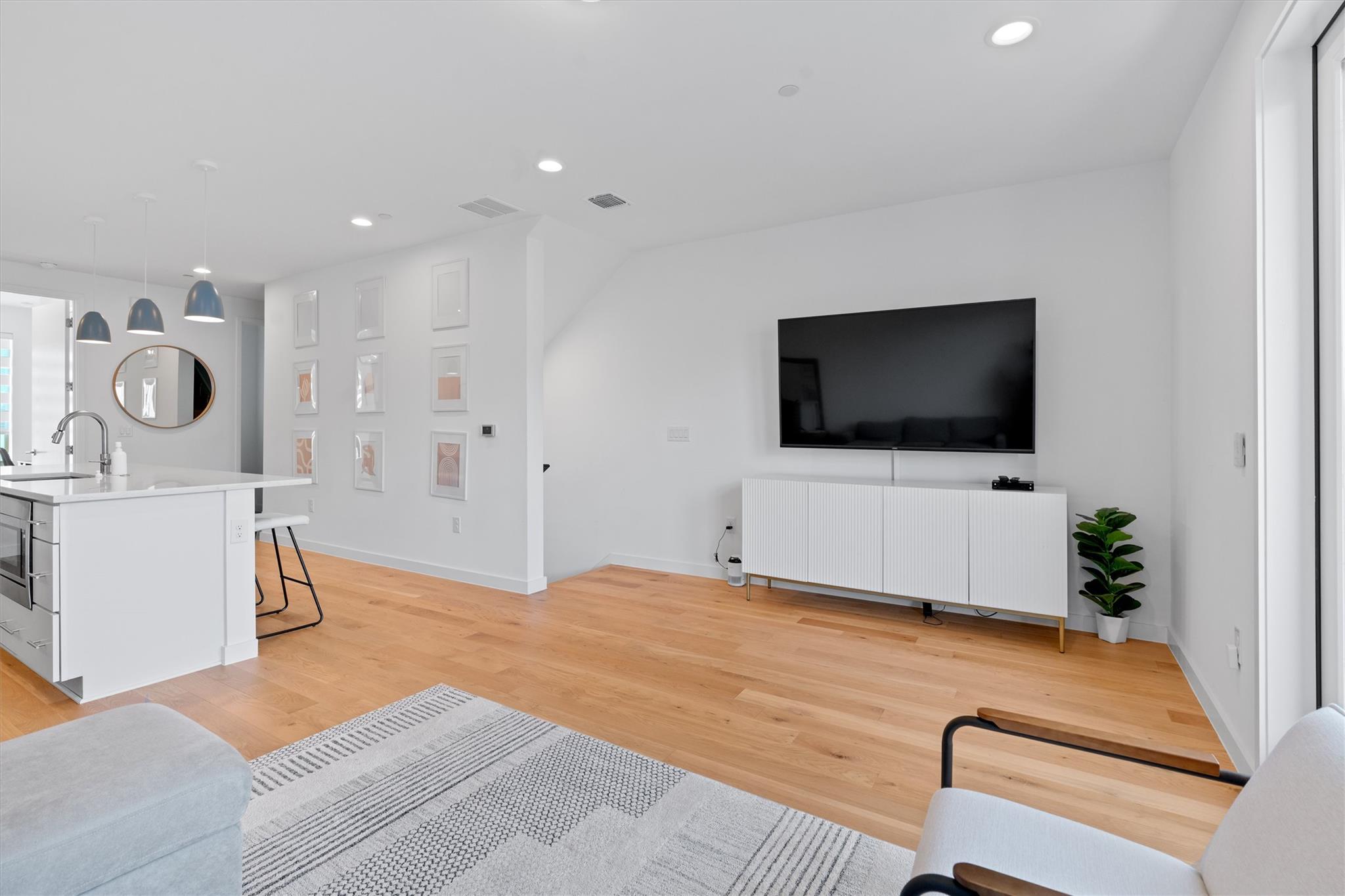 6020 Springdale Rd # 10, Austin, TX 78723