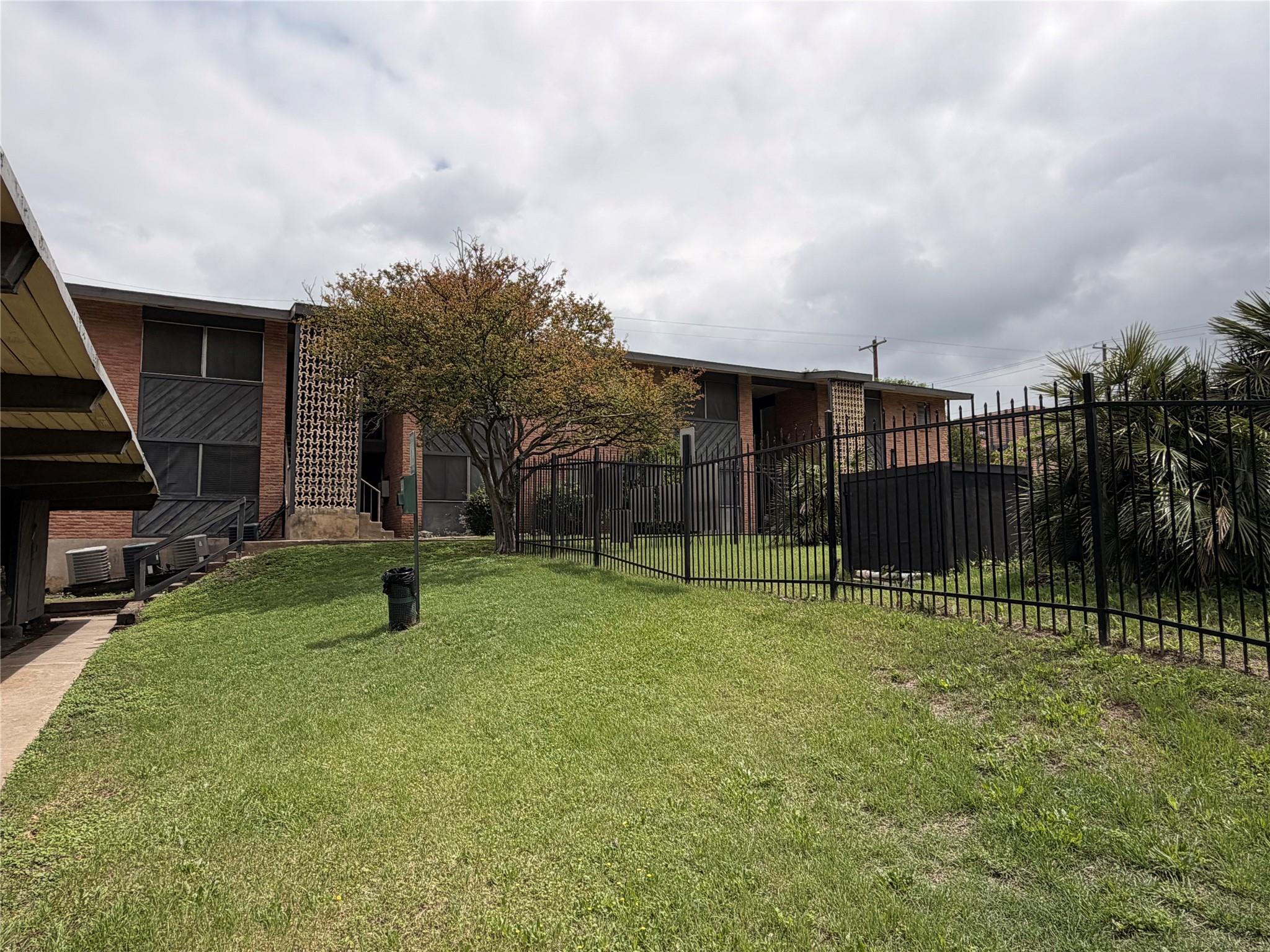 3304 Red River St # 103, Austin, TX 78705
