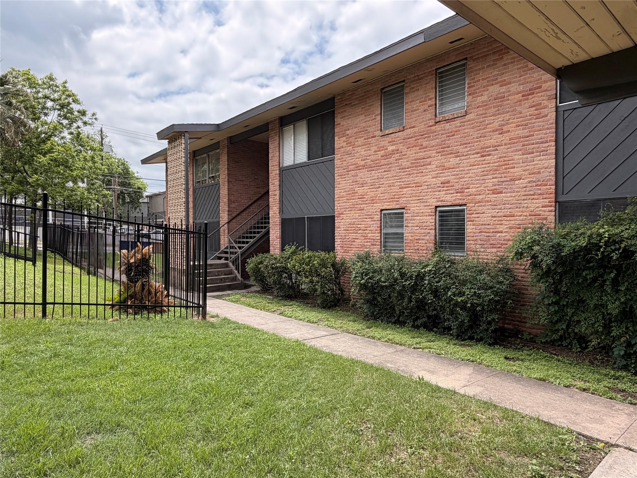 3304 Red River St # 103, Austin, TX 78705