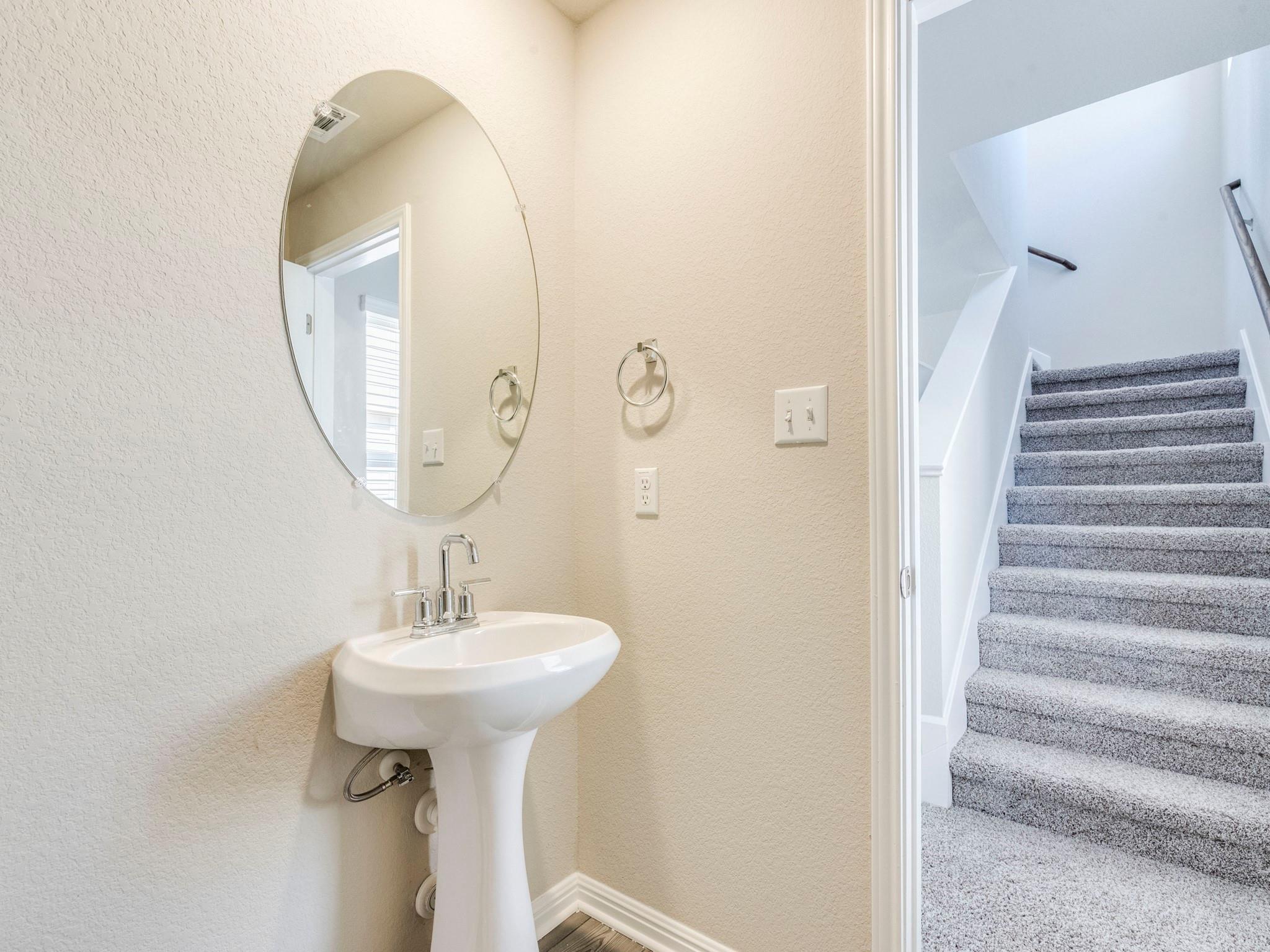 370 Lost Mine Peak Ln, Dripping Springs, TX 78620