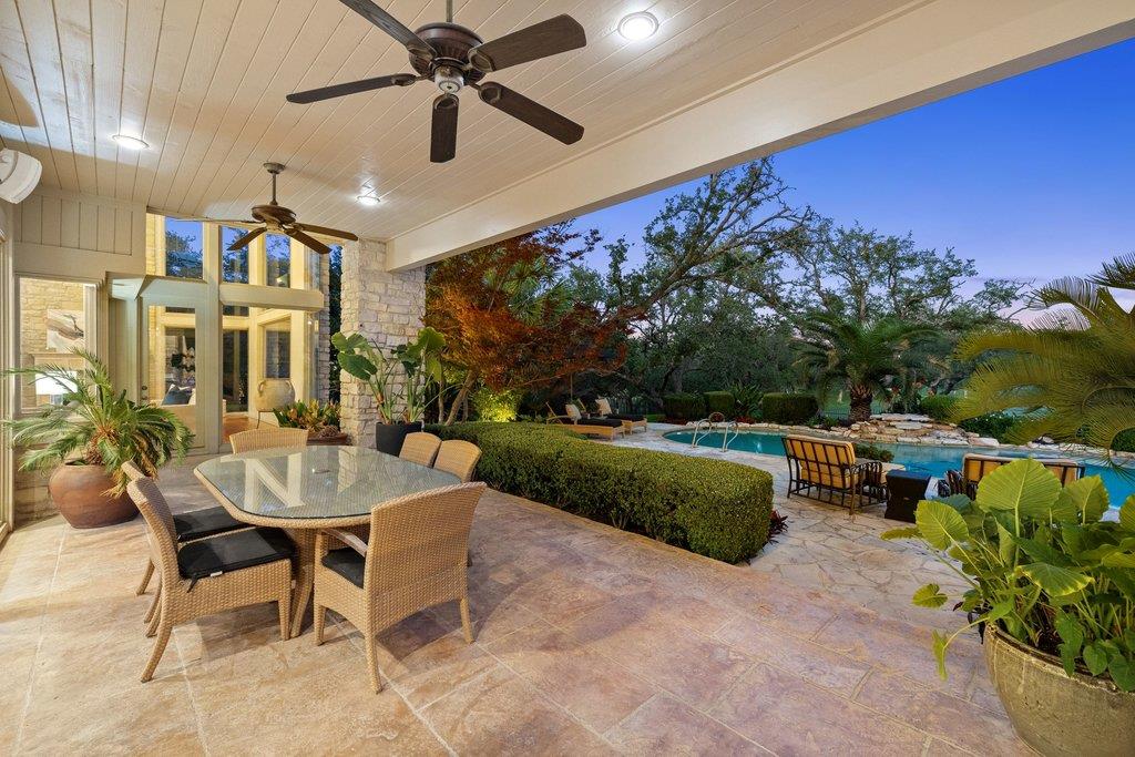 5 CHAMPIONSHIP Dr, The Hills, TX 78738