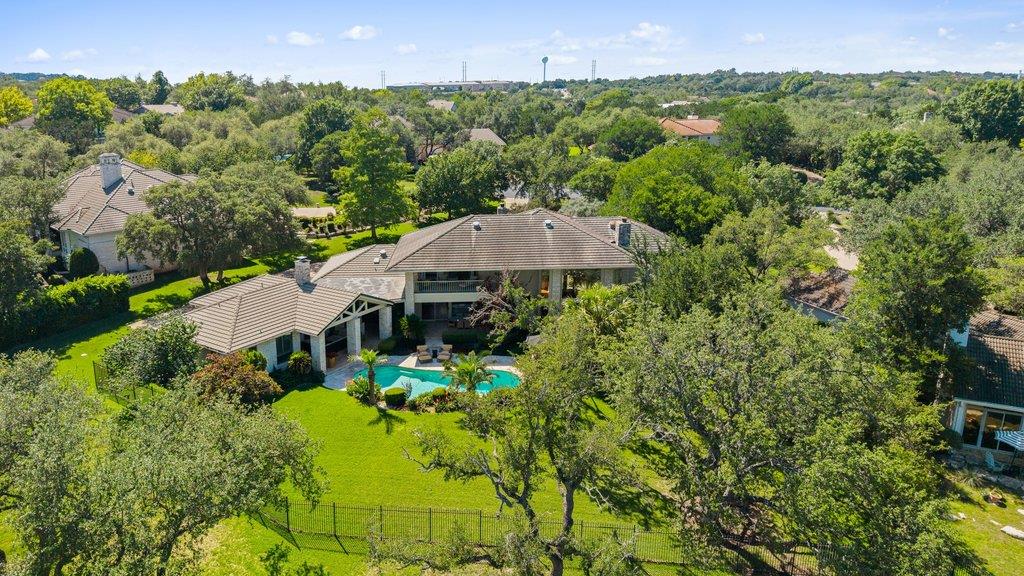 5 CHAMPIONSHIP Dr, The Hills, TX 78738