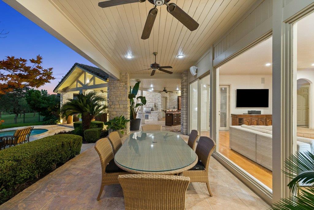 5 CHAMPIONSHIP Dr, The Hills, TX 78738