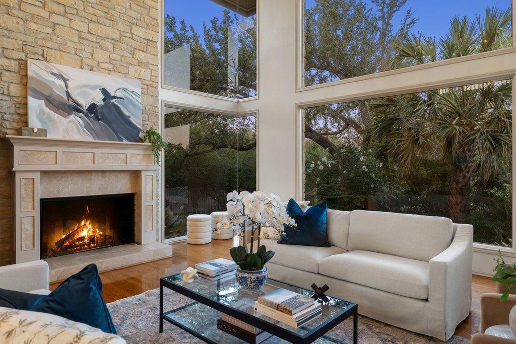 5 CHAMPIONSHIP Dr, The Hills, TX 78738