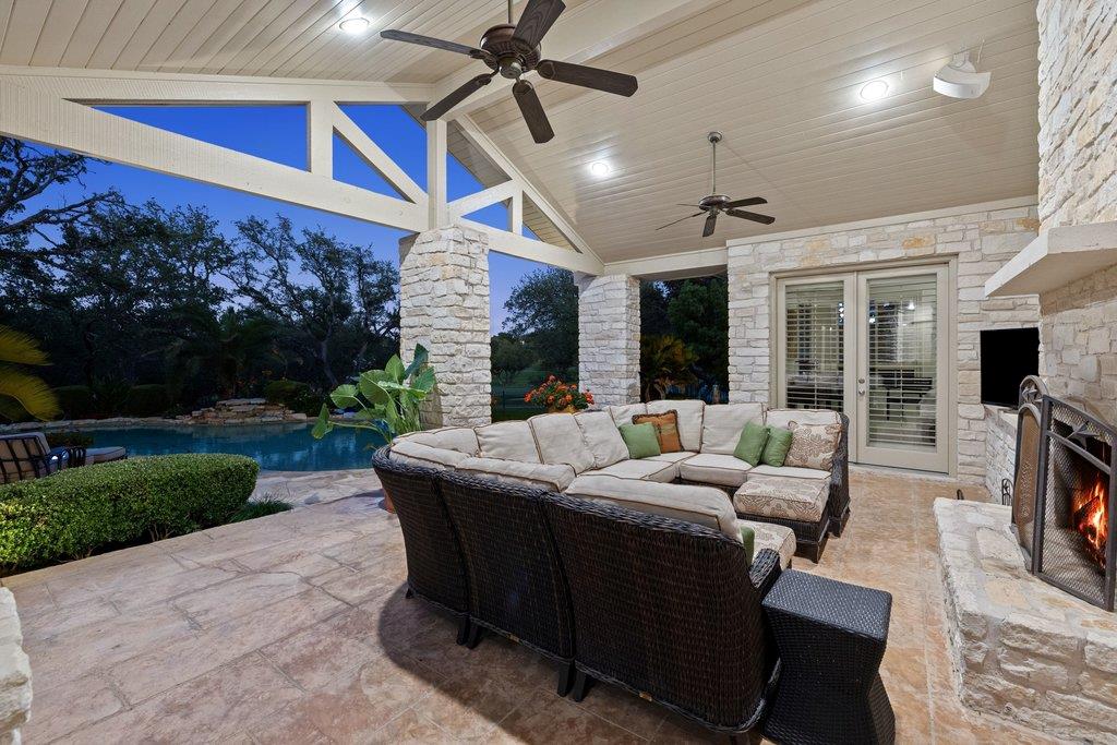 5 CHAMPIONSHIP Dr, The Hills, TX 78738