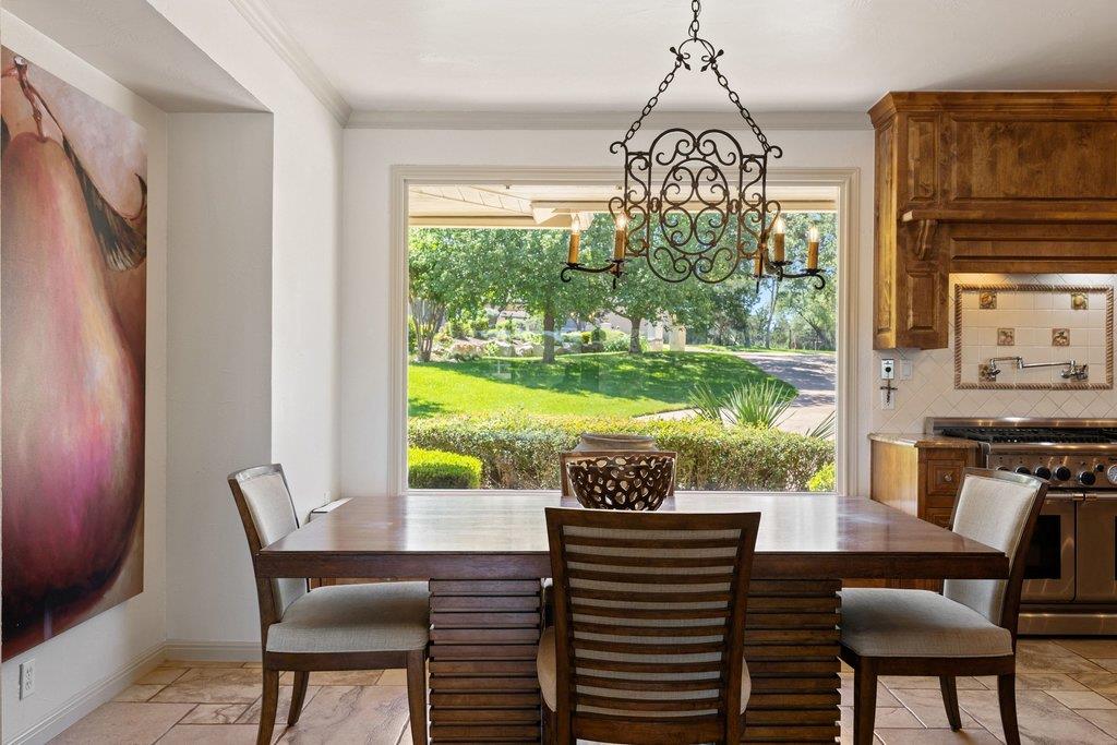 5 CHAMPIONSHIP Dr, The Hills, TX 78738