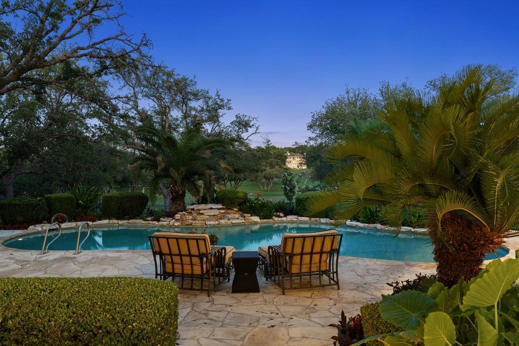 5 CHAMPIONSHIP Dr, The Hills, TX 78738