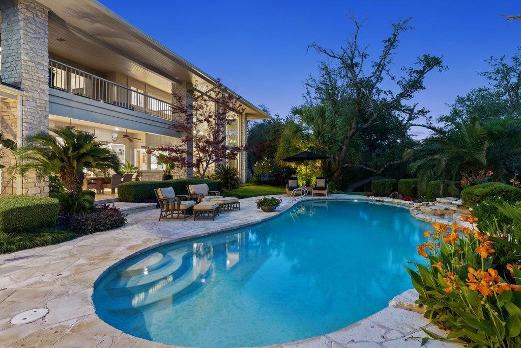 5 CHAMPIONSHIP Dr, The Hills, TX 78738