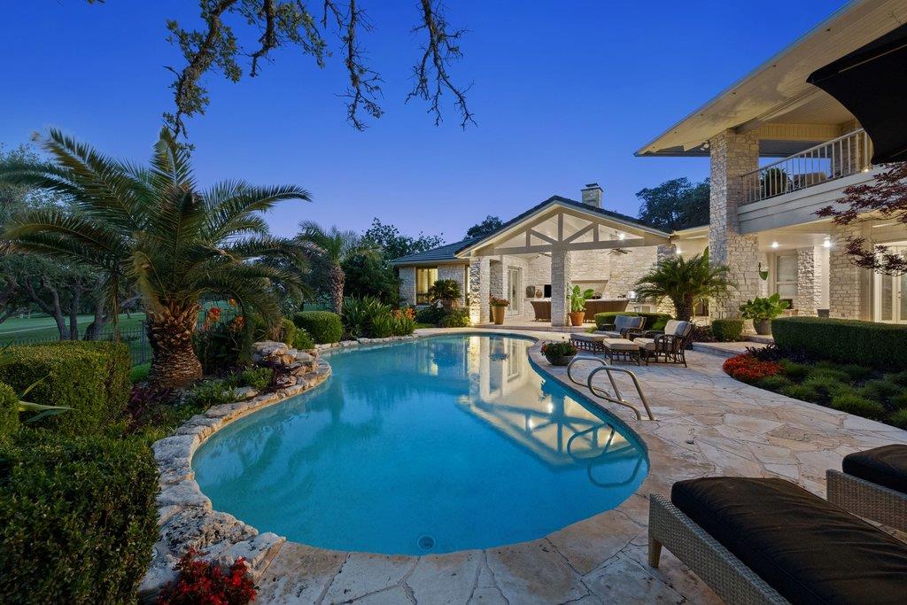 5 CHAMPIONSHIP Dr, The Hills, TX 78738