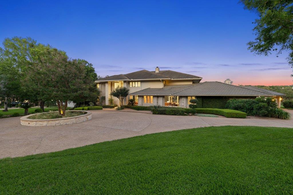 5 CHAMPIONSHIP Dr, The Hills, TX 78738