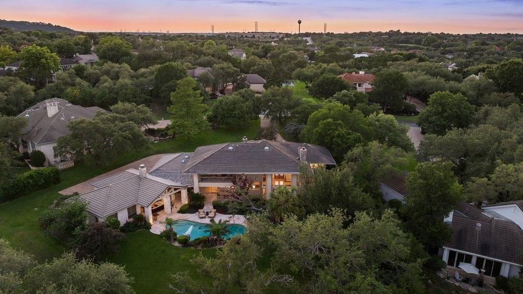 5 CHAMPIONSHIP Dr, The Hills, TX 78738
