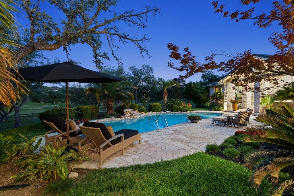 5 CHAMPIONSHIP Dr, The Hills, TX 78738
