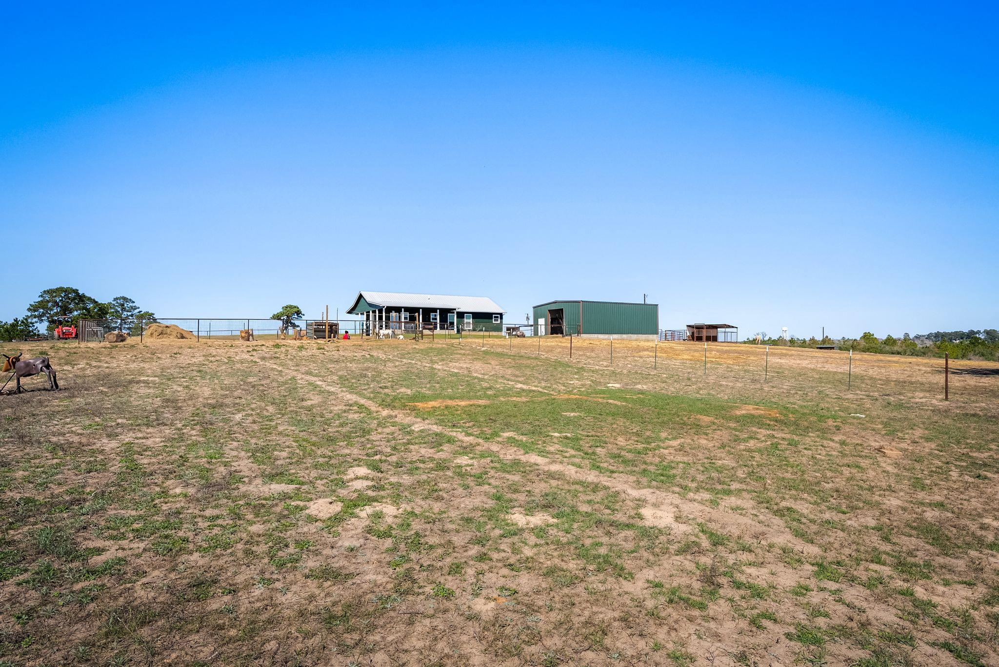 935 Highway 21 E, Paige, TX 78602