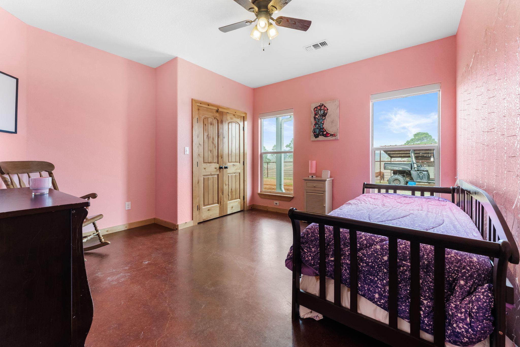 935 Highway 21 E, Paige, TX 78602